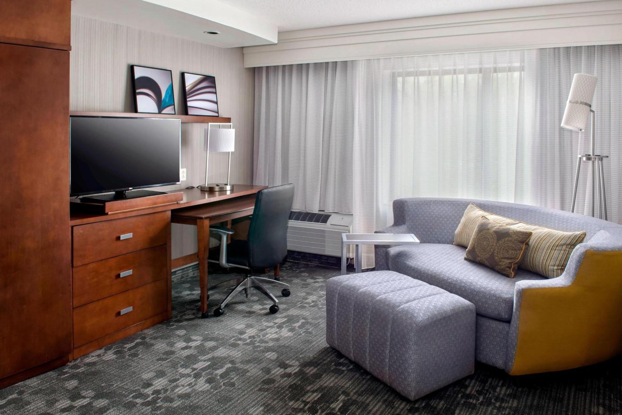 Courtyard By Marriott Paramus Exterior photo