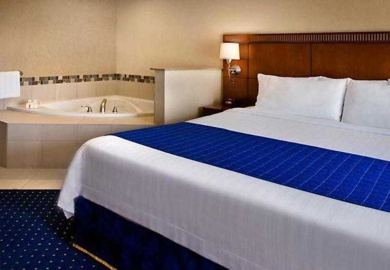 Courtyard By Marriott Paramus Exterior photo