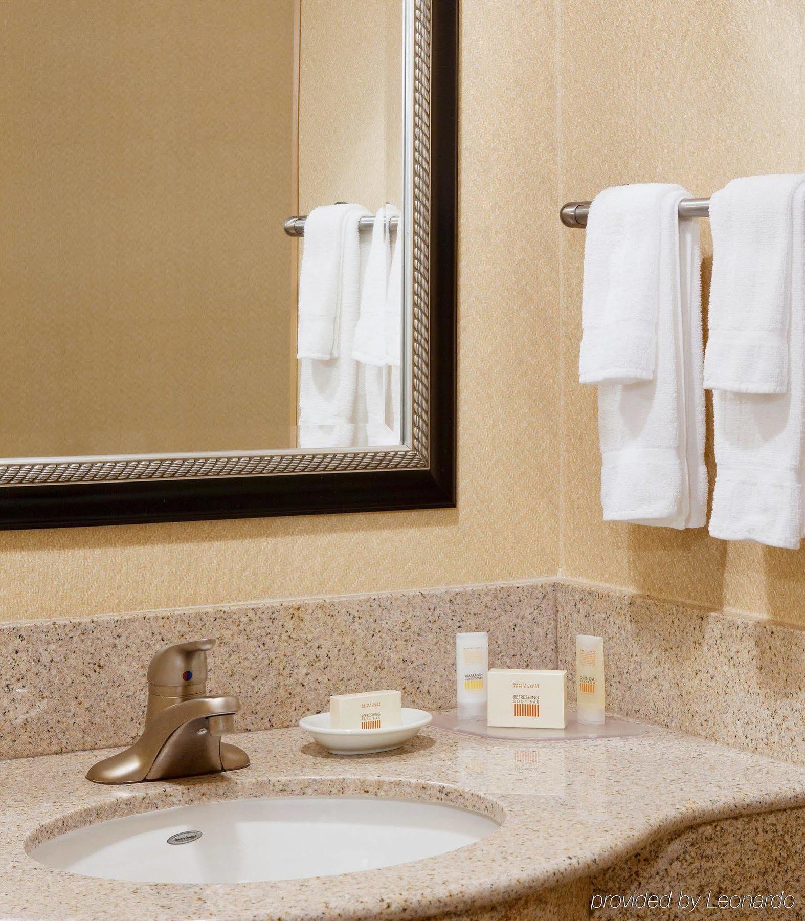 Courtyard By Marriott Paramus Room photo