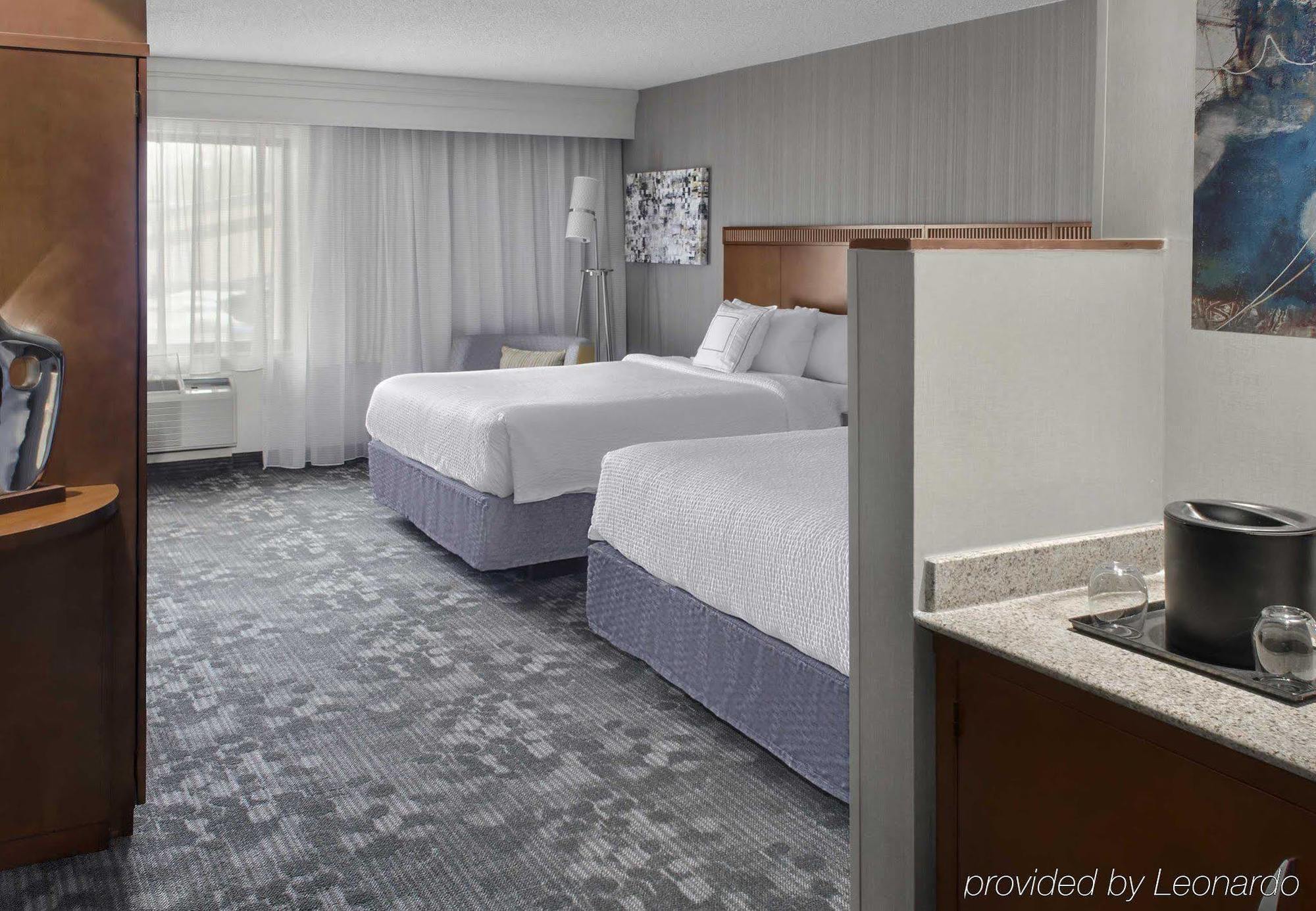 Courtyard By Marriott Paramus Exterior photo