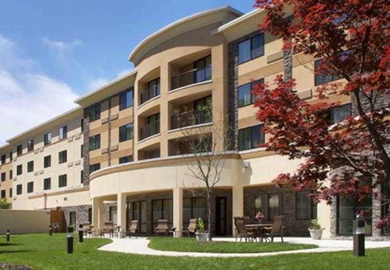 Courtyard By Marriott Paramus Exterior photo