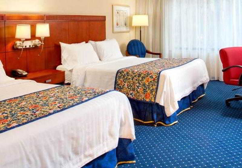 Courtyard By Marriott Paramus Exterior photo